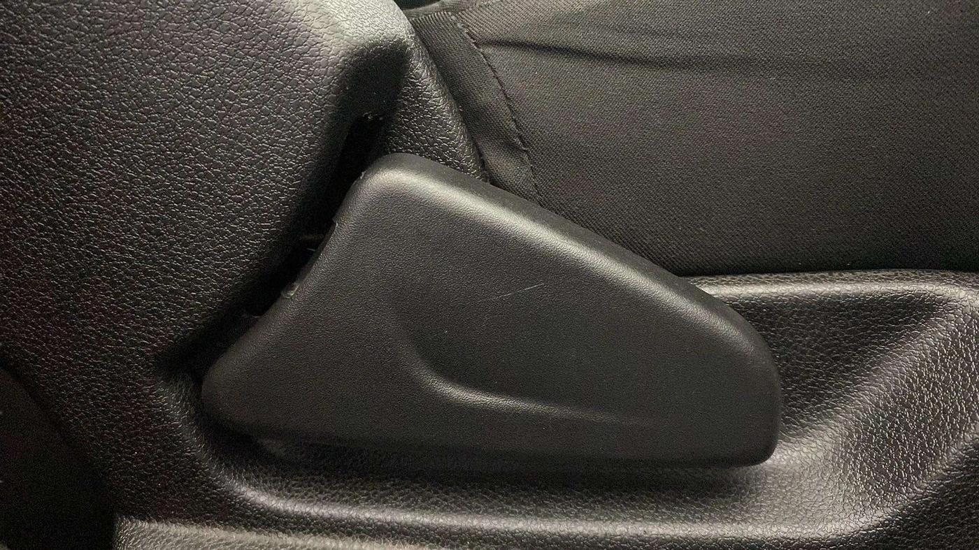 2018 Renault Kwid RXT 1.0 (O), Petrol, Manual, 38,375 km, Driver Side Adjustment Panel