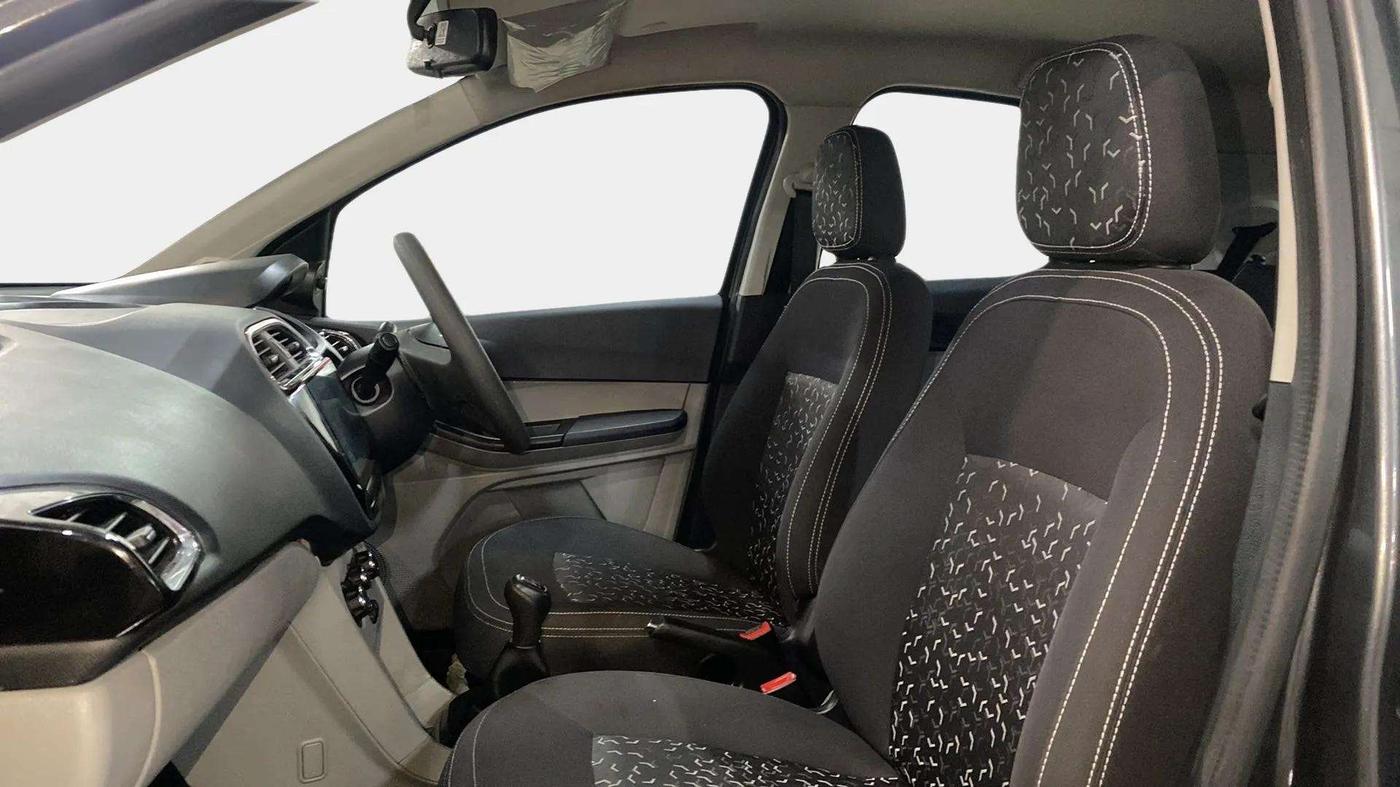 2022 Tata Tiago XT (O) PETROL, Petrol, Manual, 15,229 km, Right Side Front Door Cabin