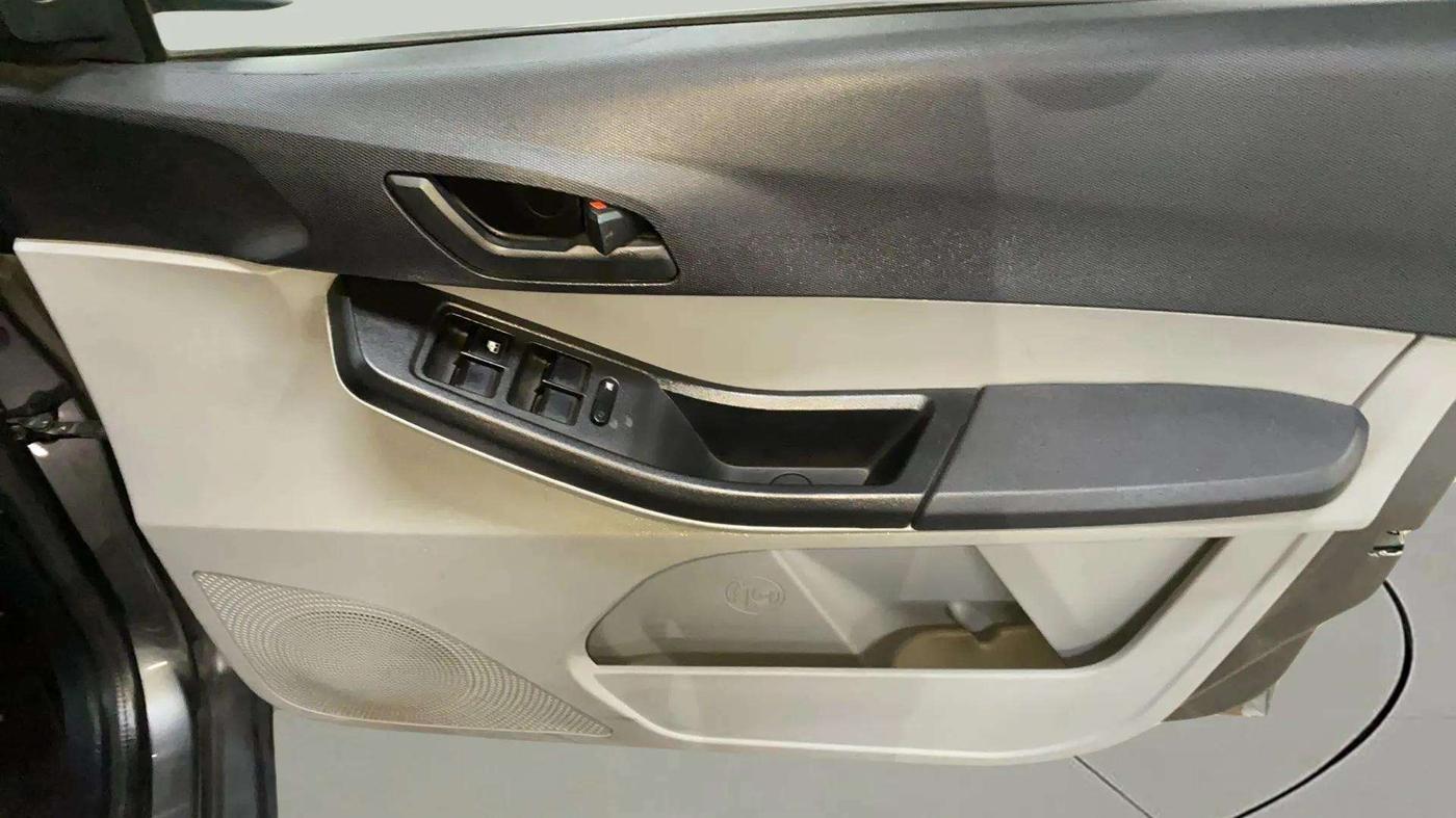2022 Tata Tiago XT (O) PETROL, Petrol, Manual, 15,229 km, Driver Side Door Panels Control