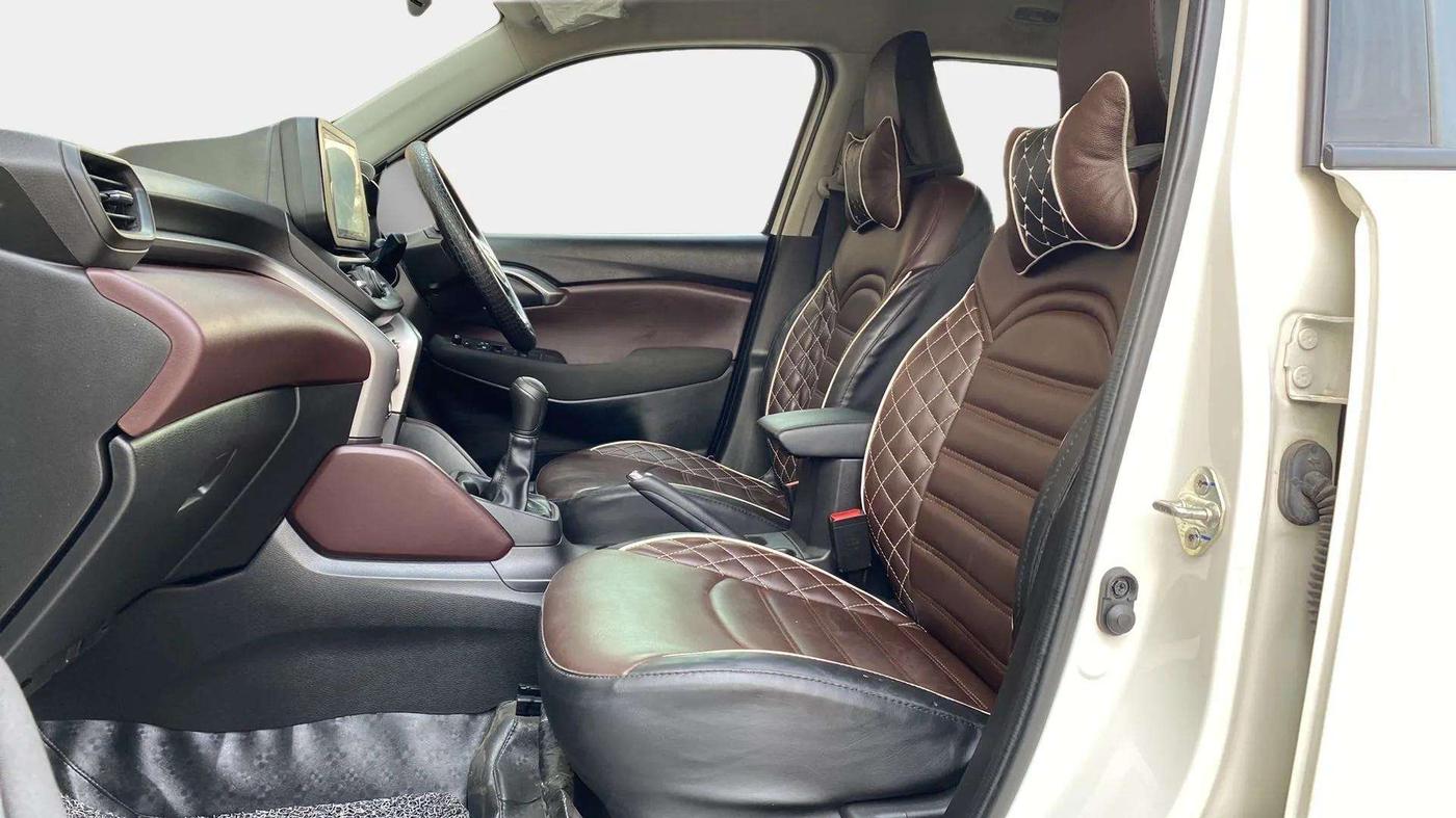 2023 Maruti Grand Vitara SIGMA SMART HYBRID, Petrol, Manual, 10,618 km, Right Side Front Door Cabin