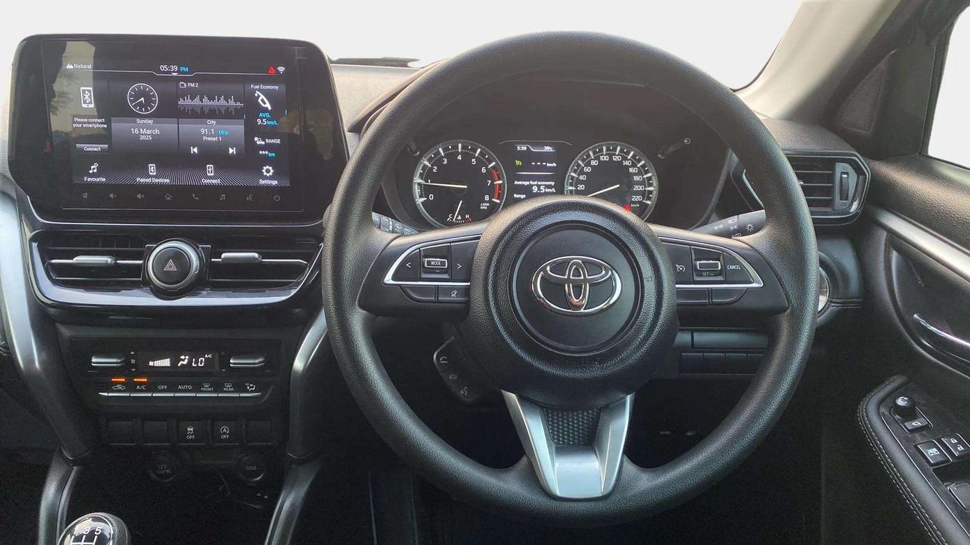 2024 Toyota URBAN CRUISER HYRYDER G NEO DRIVE, Petrol, Manual, 11,047 km, Steering Wheel Close Up