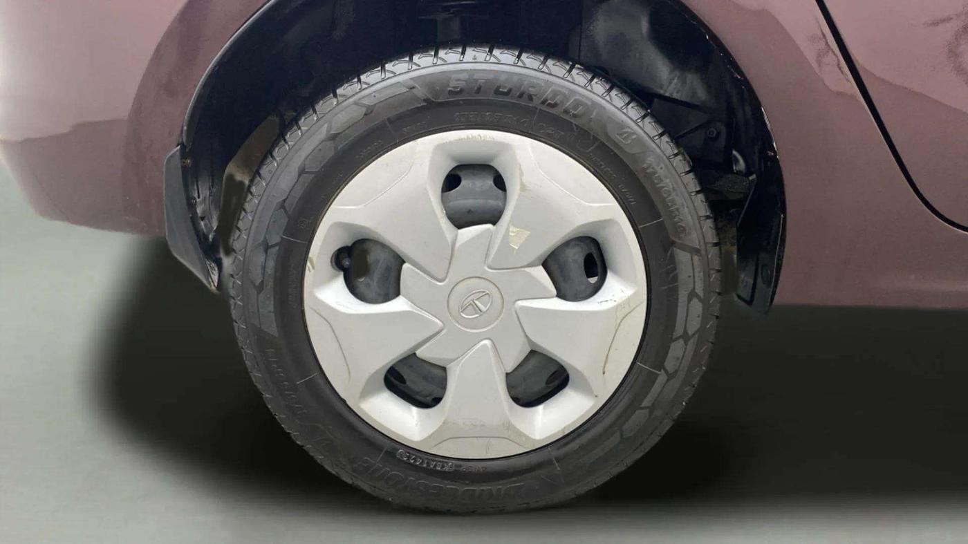 2022 Tata TIGOR XZ CNG, CNG, Manual, 82,289 km, Right Rear Wheel