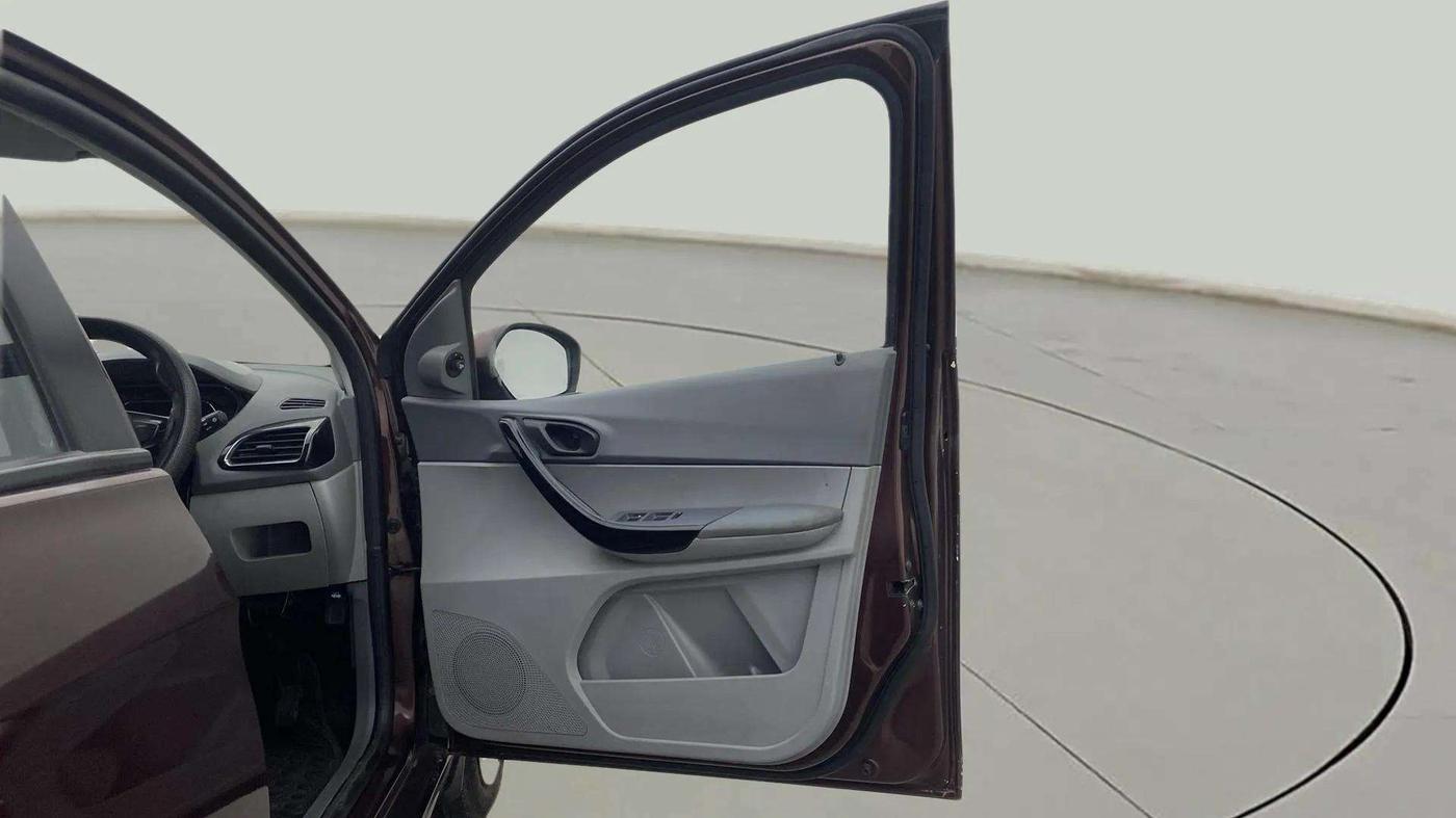 2022 Tata TIGOR XZ CNG, CNG, Manual, 82,289 km, RHS Front Door