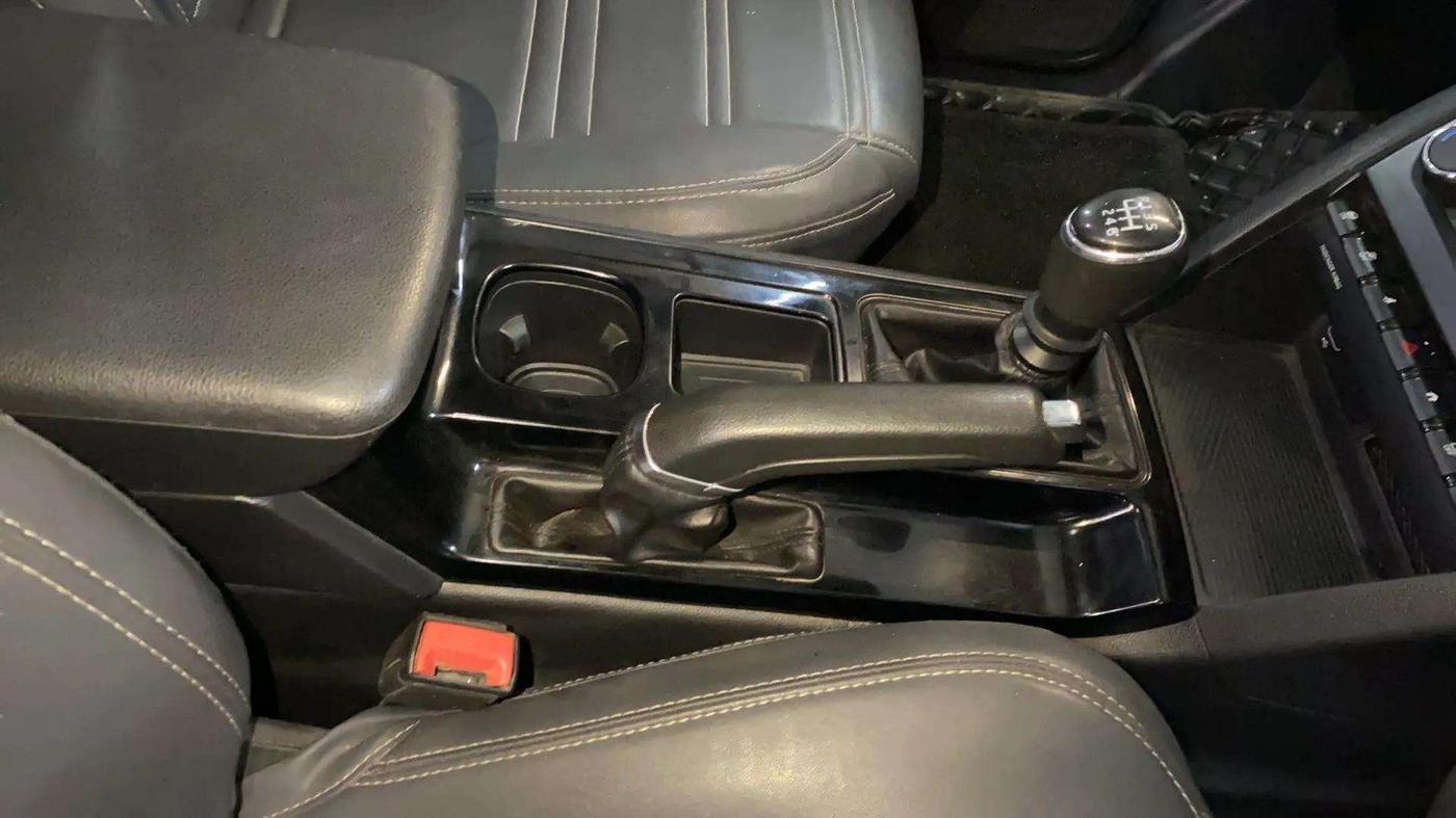 2021 Mahindra XUV700 AX 5 P MT 7 STR, Petrol, Manual, 43,182 km, Gear Lever