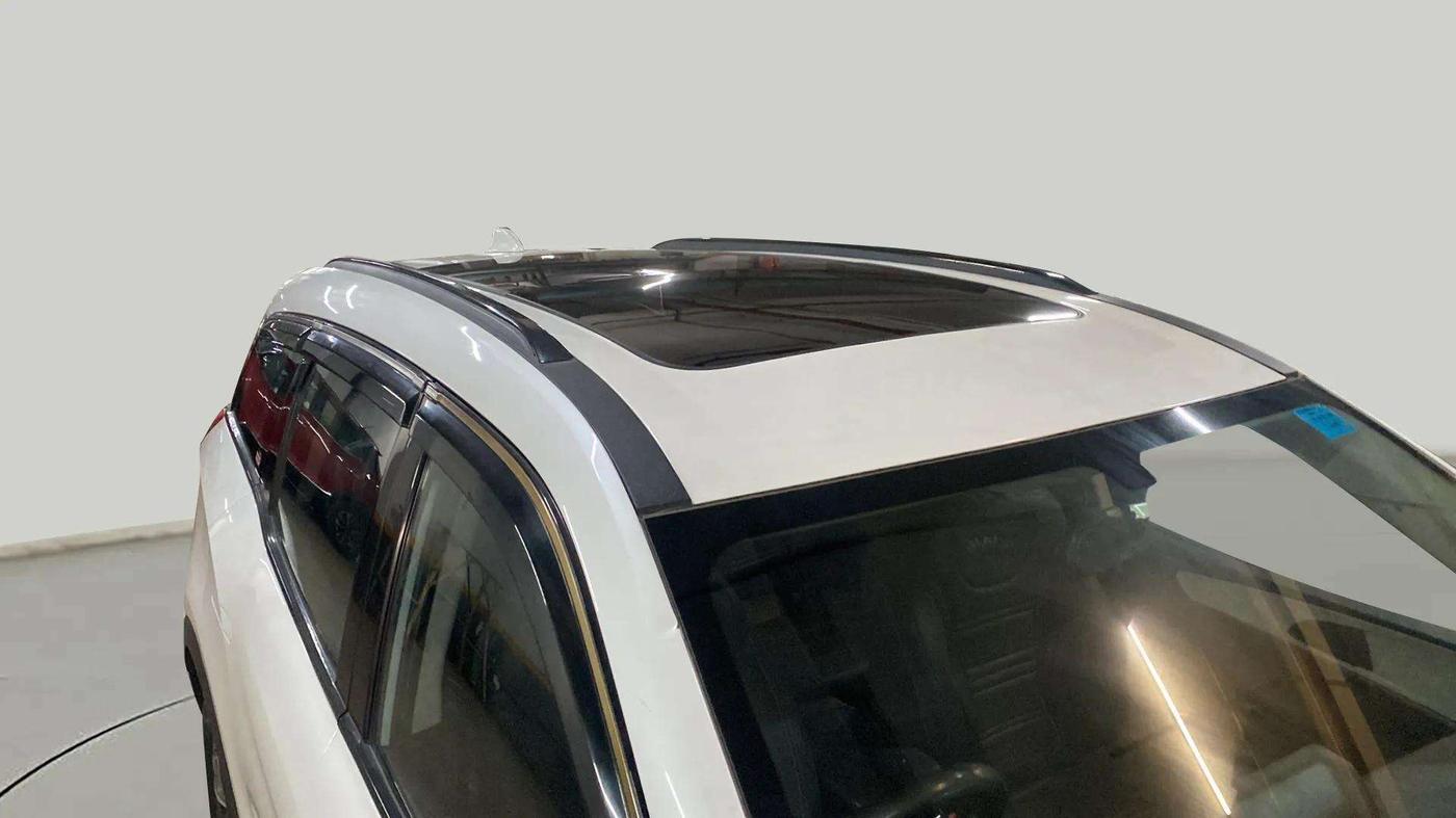 2021 Mahindra XUV700 AX 5 P MT 7 STR, Petrol, Manual, 43,182 km, Roof