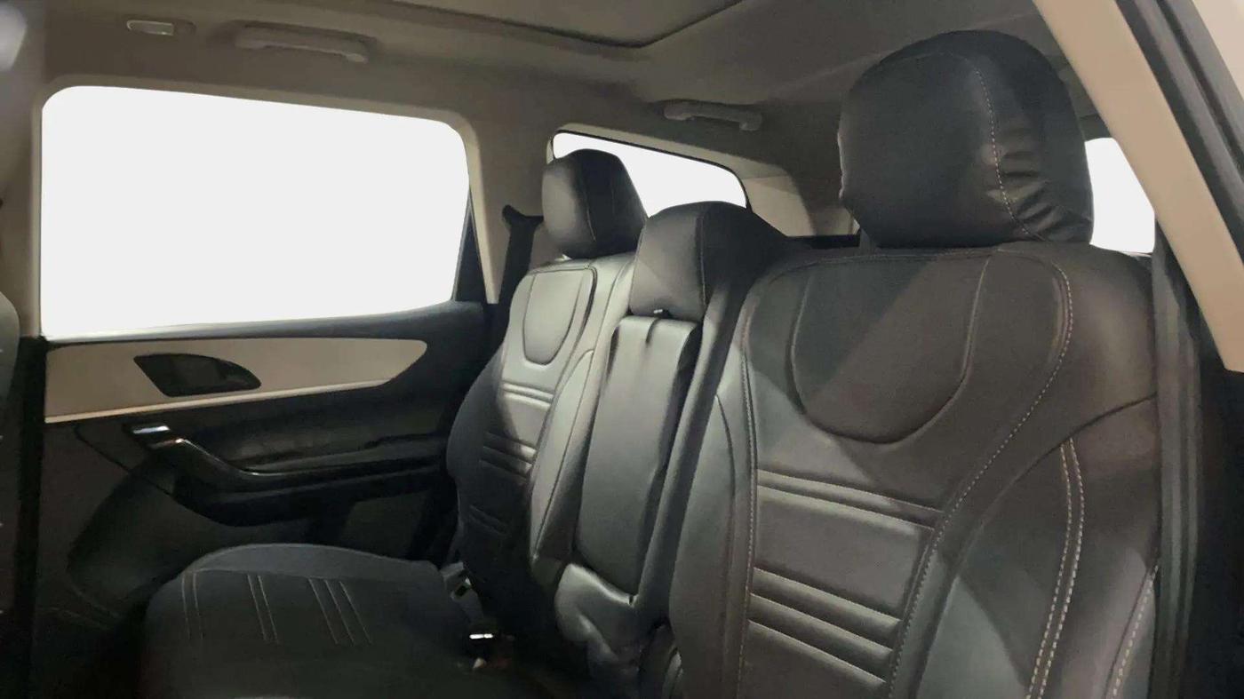 2021 Mahindra XUV700 AX 5 P MT 7 STR, Petrol, Manual, 43,182 km, Right Side Rear Door Cabin