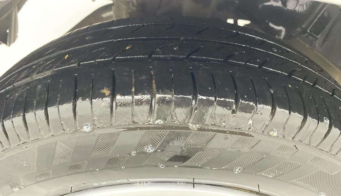 2015 Hyundai Eon ERA +, Petrol, Manual, 95,466 km, Right Rear Tyre Tread