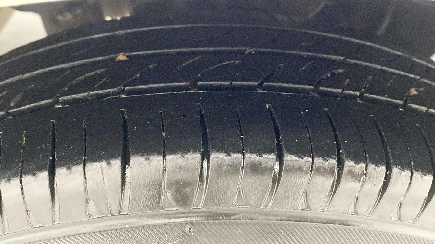 2015 Hyundai Eon ERA +, Petrol, Manual, 95,466 km, Left Rear Tyre Tread