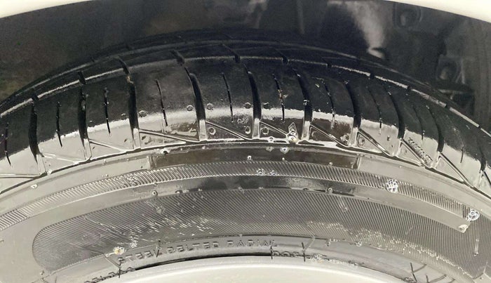 2015 Hyundai Eon ERA +, Petrol, Manual, 95,466 km, Right Front Tyre Tread