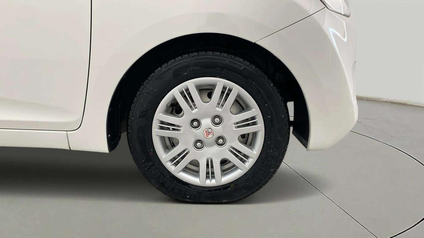 2015 Hyundai Eon ERA +, Petrol, Manual, 95,466 km, Right Front Wheel