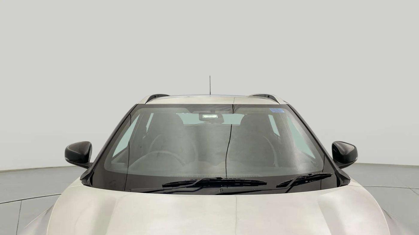 2023 Nissan MAGNITE XL, Petrol, Manual, 18,606 km, Front Windshield