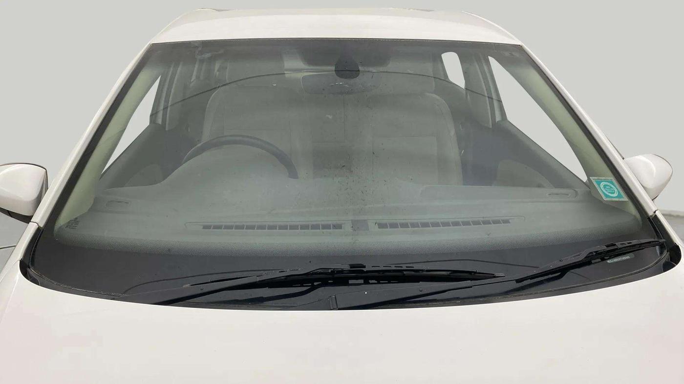 2016 Volkswagen Vento HIGHLINE 1.6 MPI, Petrol, Manual, 59,747 km, Front Windshield