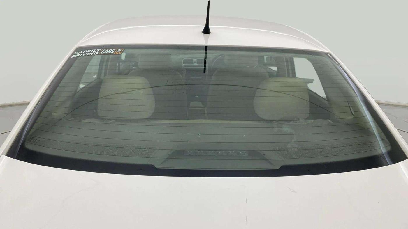 2016 Volkswagen Vento HIGHLINE 1.6 MPI, Petrol, Manual, 59,747 km, Rear Windshield