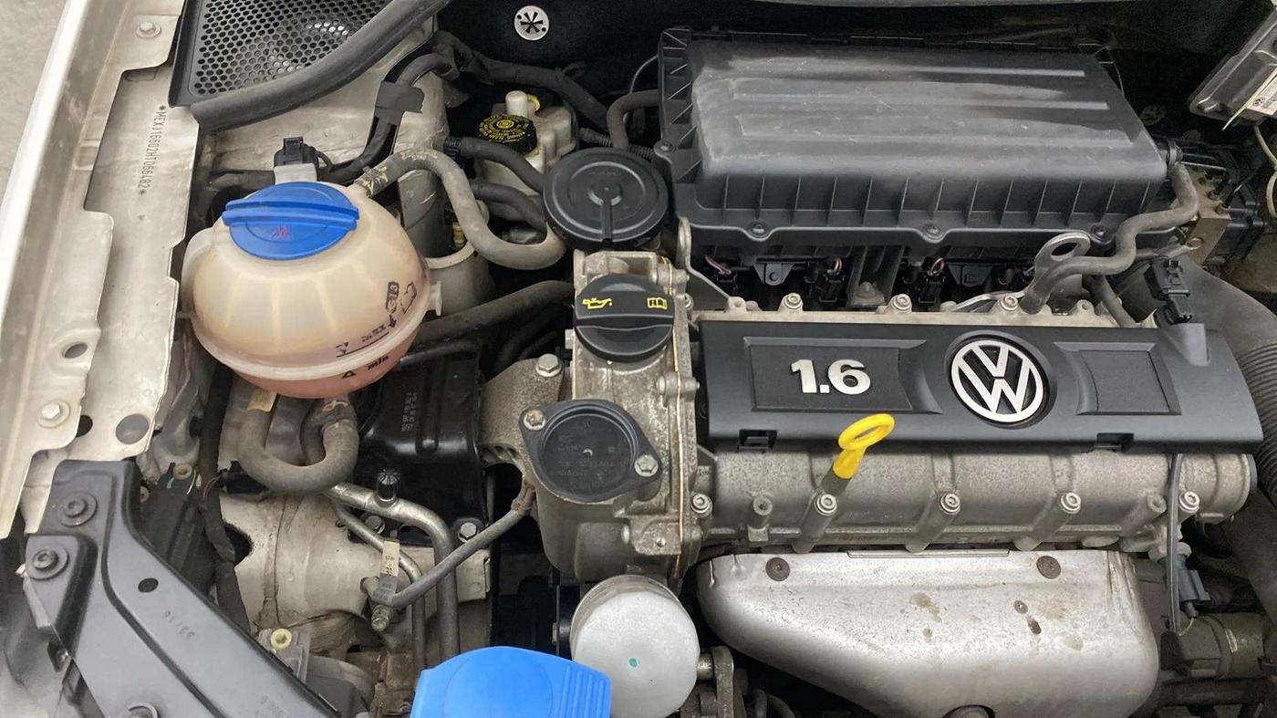 2016 Volkswagen Vento HIGHLINE 1.6 MPI, Petrol, Manual, 59,747 km, Engine View - Right