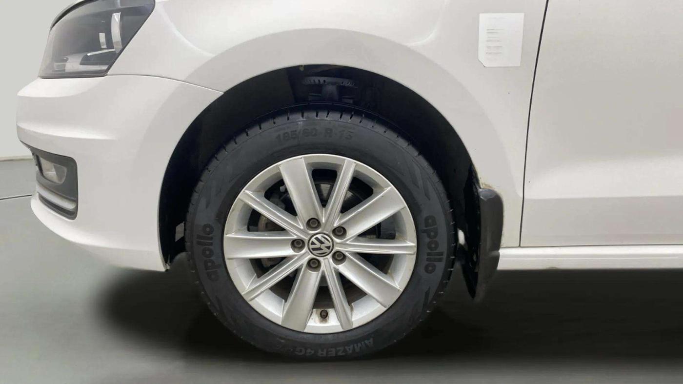 2016 Volkswagen Vento HIGHLINE 1.6 MPI, Petrol, Manual, 59,747 km, Left Front Wheel