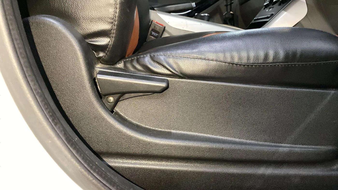 2018 Tata NEXON XM PETROL, Petrol, Manual, 41,959 km, Driver Side Adjustment Panel