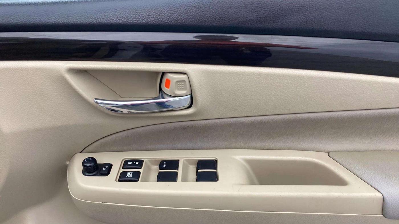 2017 Maruti Ciaz ALPHA 1.4 PETROL, Petrol, Manual, 89,408 km, Driver Side Door Panels Control
