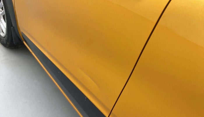 2019 Renault TRIBER RXT, Petrol, Manual, 33,683 km, Front passenger door - Slightly dented