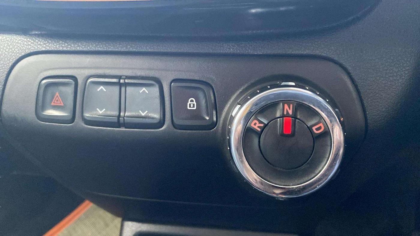 2018 Renault Kwid CLIMBER 1.0 AMT, Petrol, Automatic, 33,840 km, Gear Lever