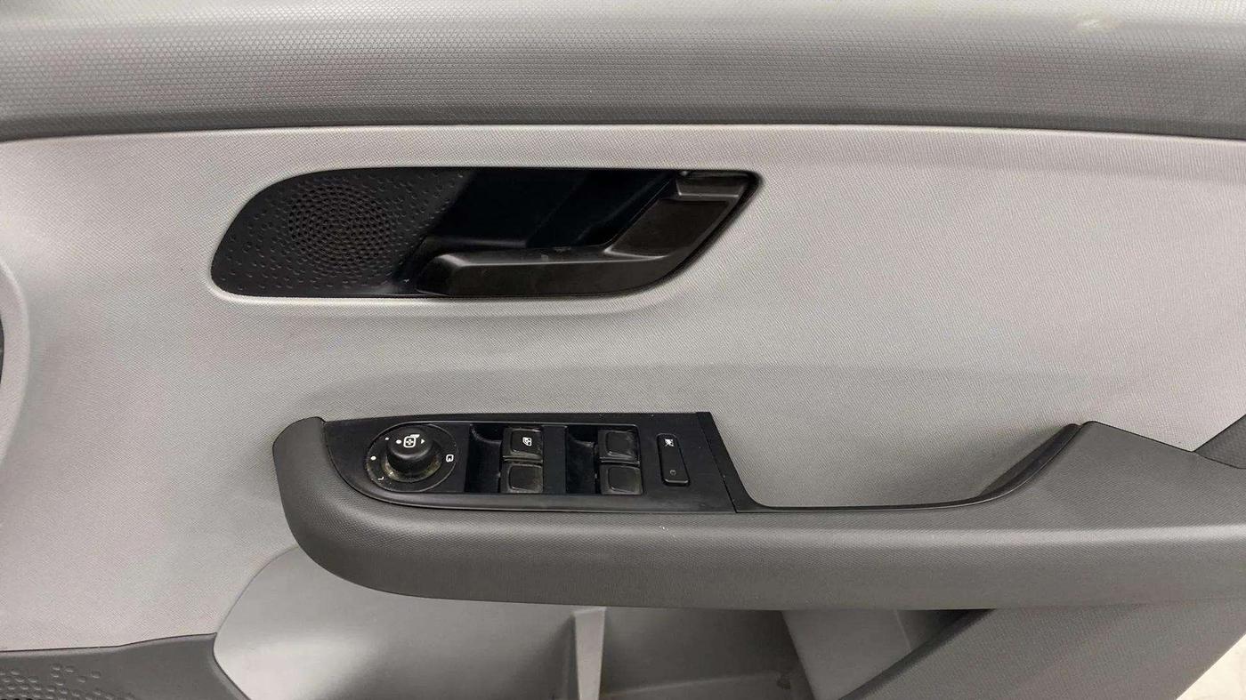 2020 Tata ALTROZ XT PETROL, Petrol, Manual, 48,575 km, Driver Side Door Panels Control