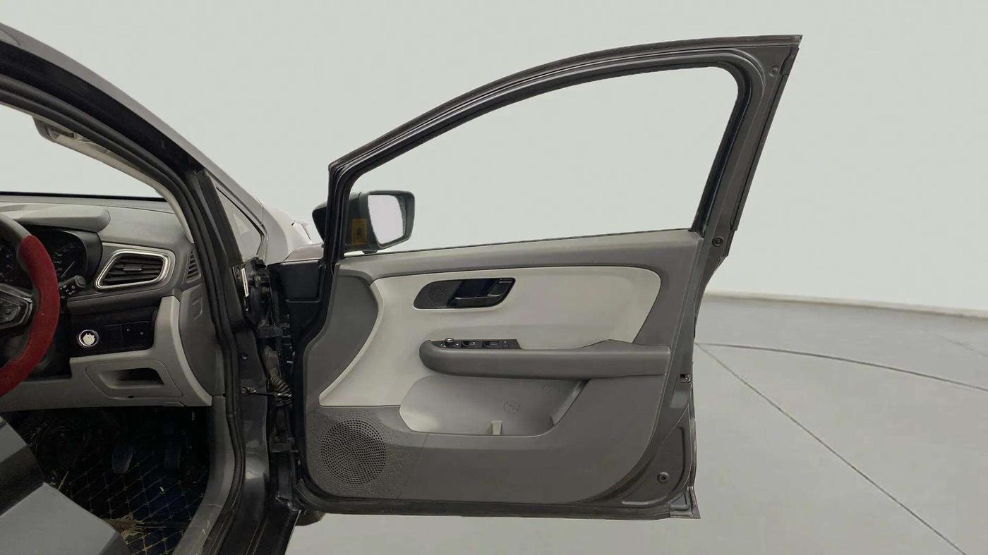 2020 Tata ALTROZ XT PETROL, Petrol, Manual, 48,575 km, RHS Front Door