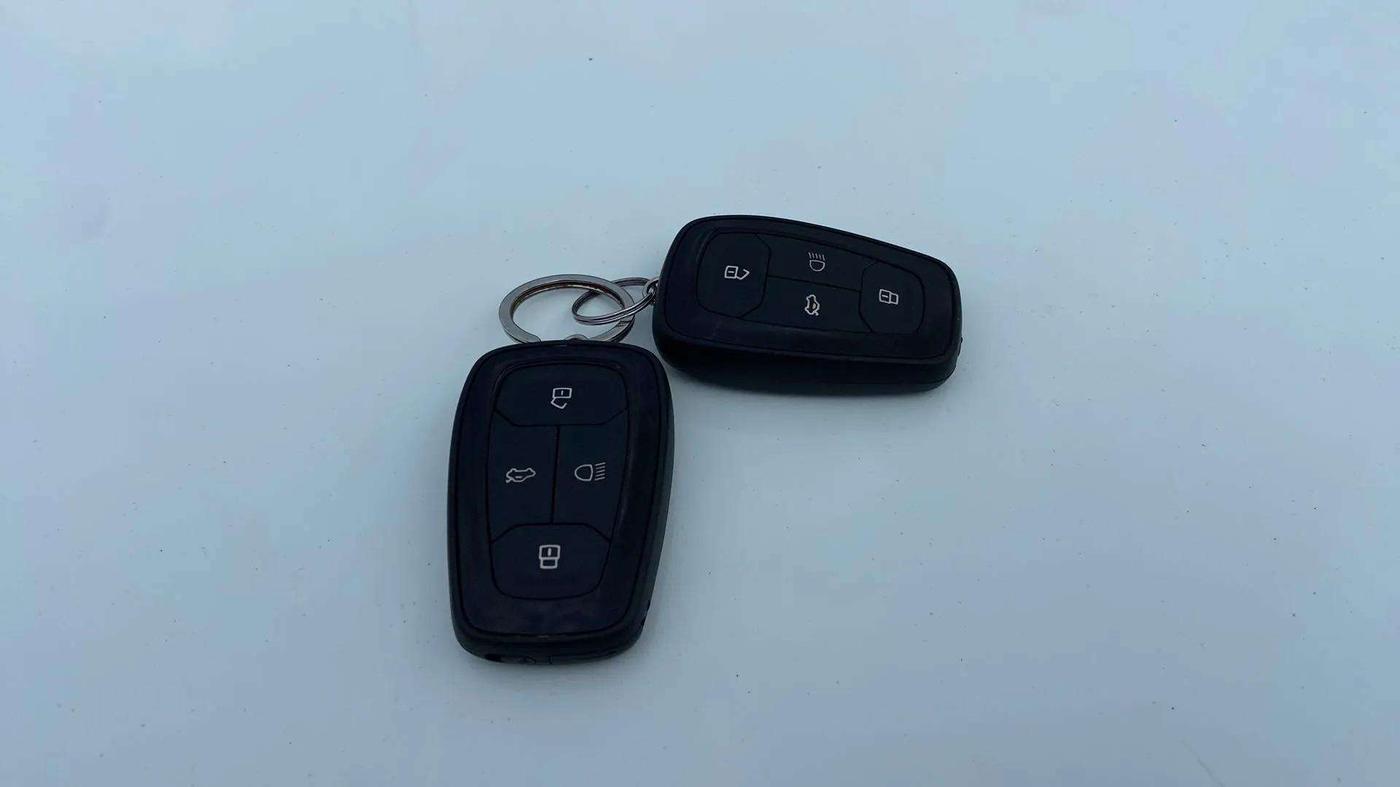 2022 Tata PUNCH CREATIVE  iRA PACK MT, Petrol, Manual, 46,125 km, Key Close Up