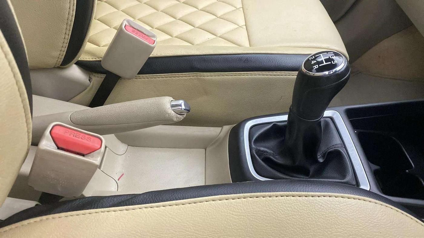 2018 Maruti Dzire VDI, Diesel, Manual, 77,761 km, Gear Lever