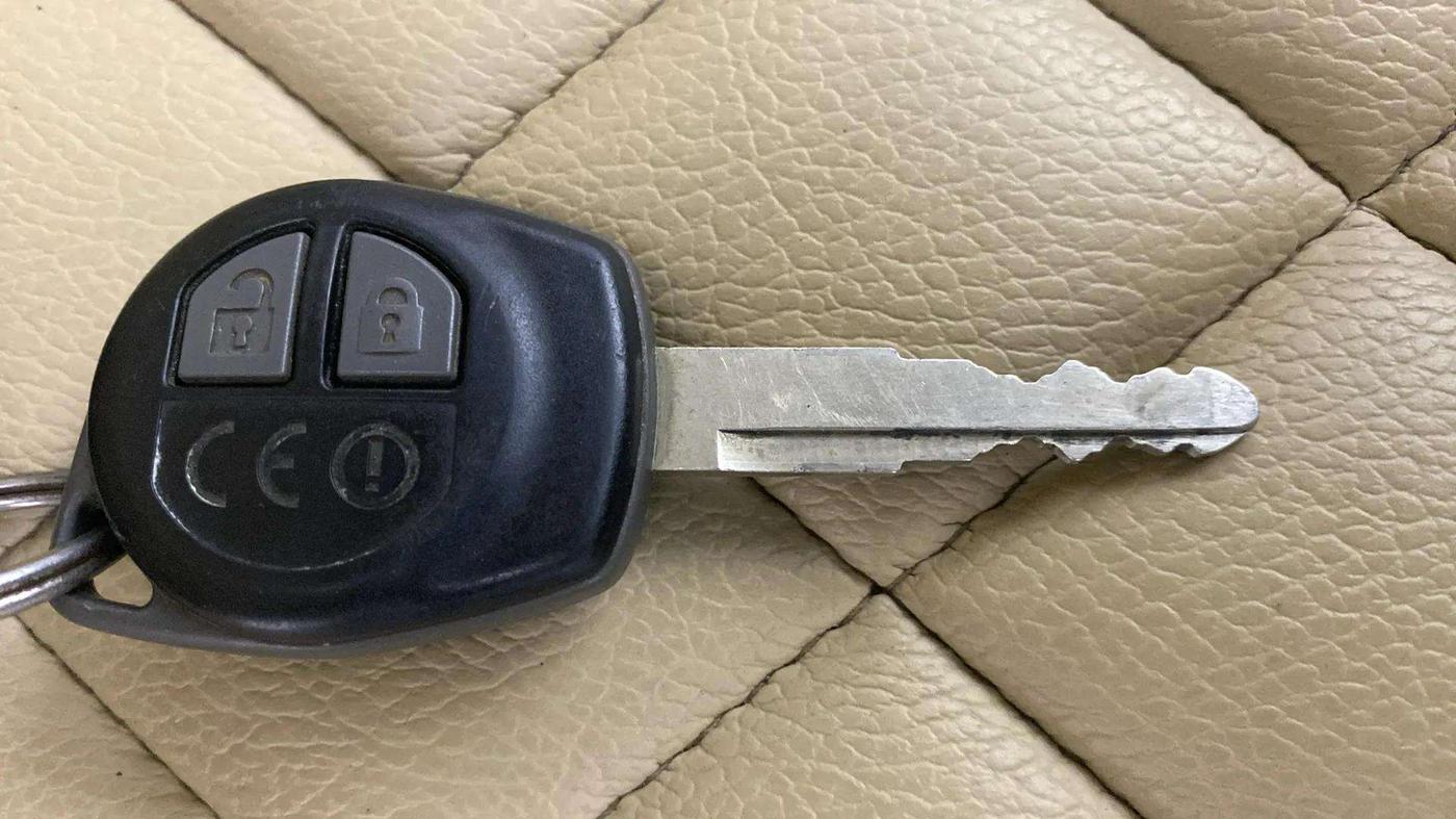 2018 Maruti Dzire VDI, Diesel, Manual, 77,761 km, Key Close Up