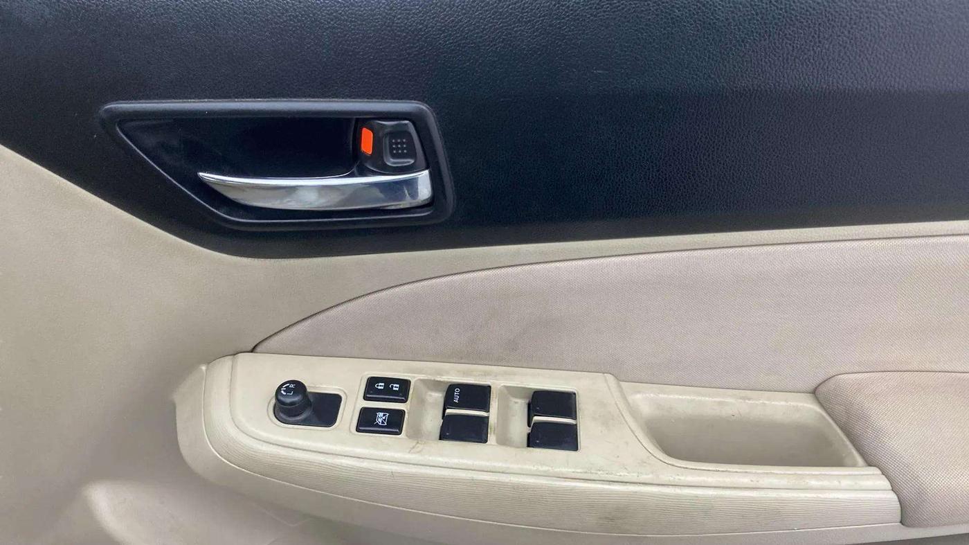 2018 Maruti Dzire VDI, Diesel, Manual, 77,761 km, Driver Side Door Panels Control