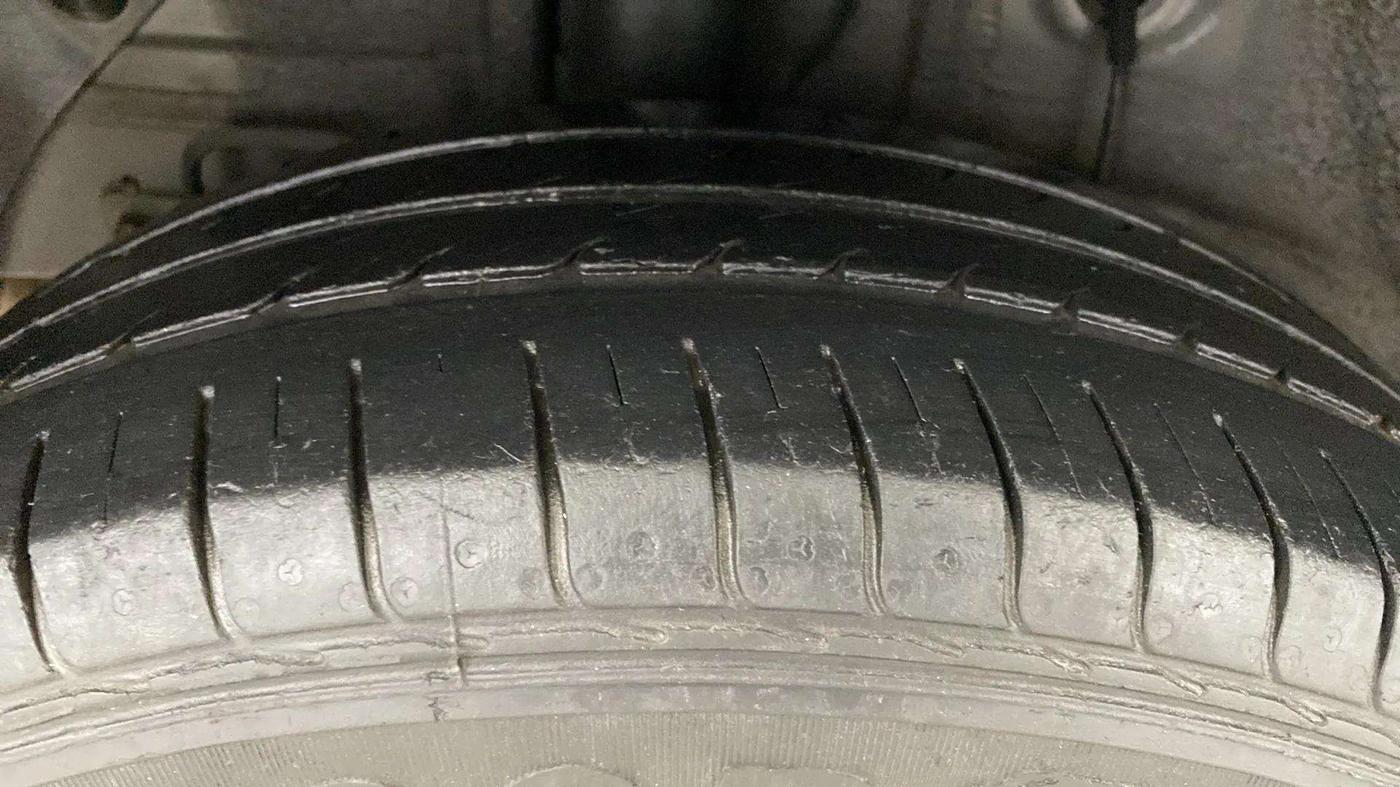 2019 Hyundai Elite i20 MAGNA PLUS 1.2, Petrol, Manual, 28,487 km, Right Rear Tyre Tread