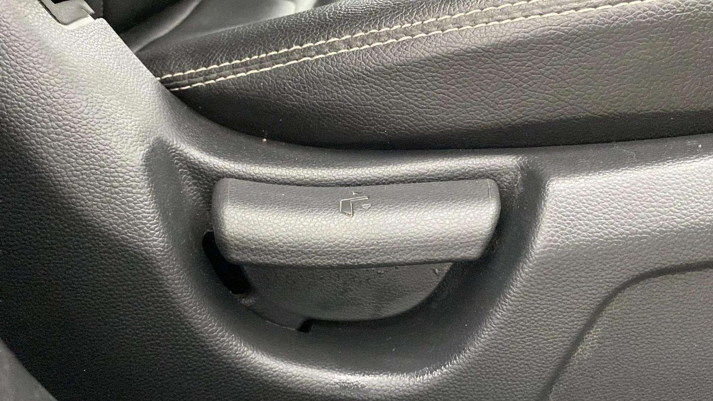 2019 Hyundai Elite i20 MAGNA PLUS 1.2, Petrol, Manual, 28,487 km, Driver Side Adjustment Panel