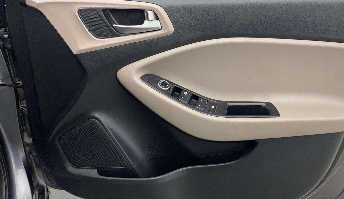 2019 Hyundai Elite i20 MAGNA PLUS 1.2, Petrol, Manual, 28,487 km, Driver Side Door Panels Control