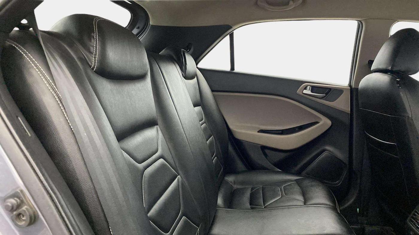 2019 Hyundai Elite i20 MAGNA PLUS 1.2, Petrol, Manual, 28,487 km, Right Side Rear Door Cabin