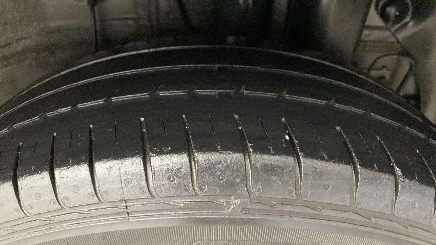 2019 Hyundai Elite i20 MAGNA PLUS 1.2, Petrol, Manual, 28,487 km, Left Rear Tyre Tread