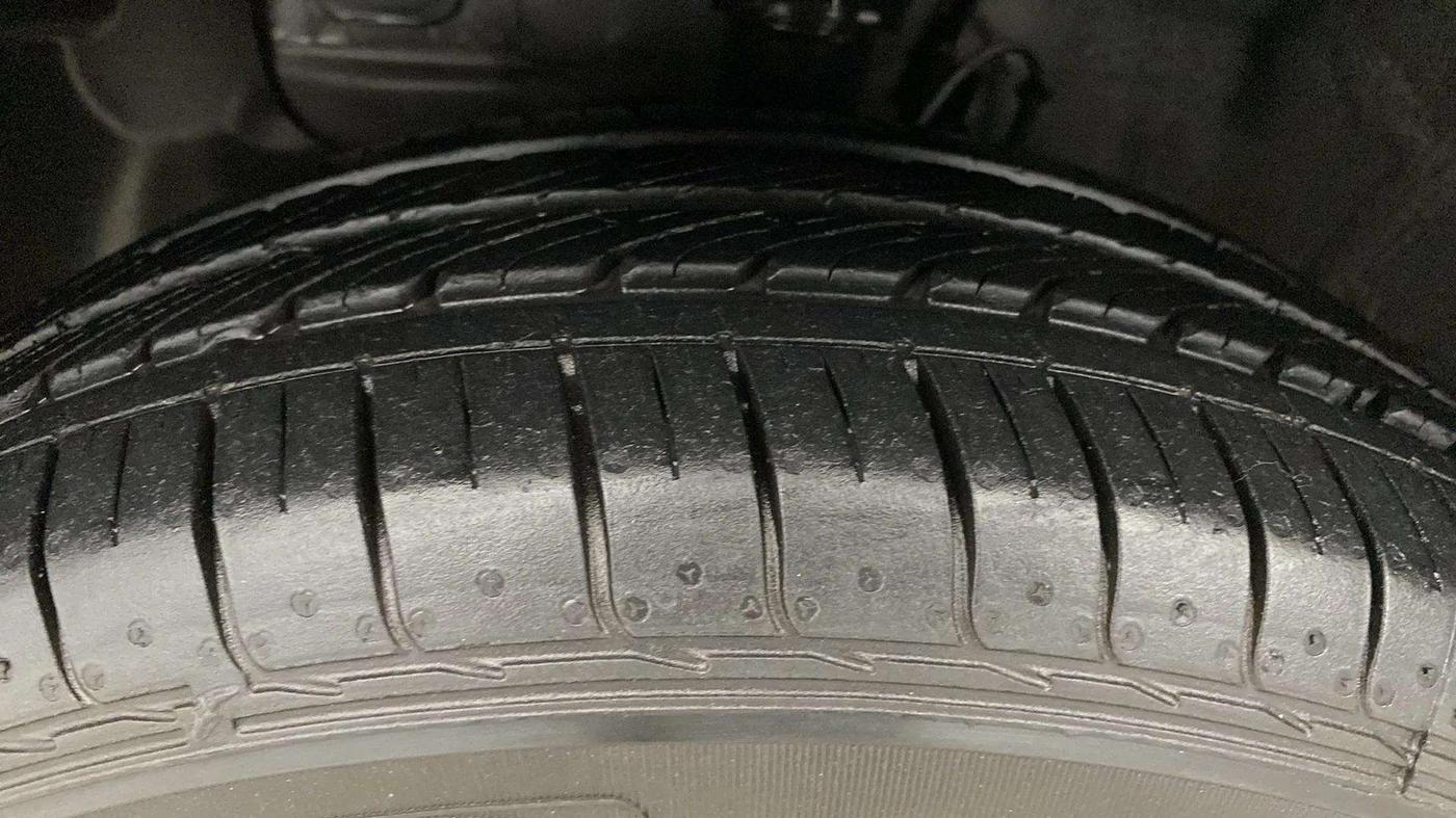 2019 Hyundai Elite i20 MAGNA PLUS 1.2, Petrol, Manual, 28,487 km, Left Front Tyre Tread
