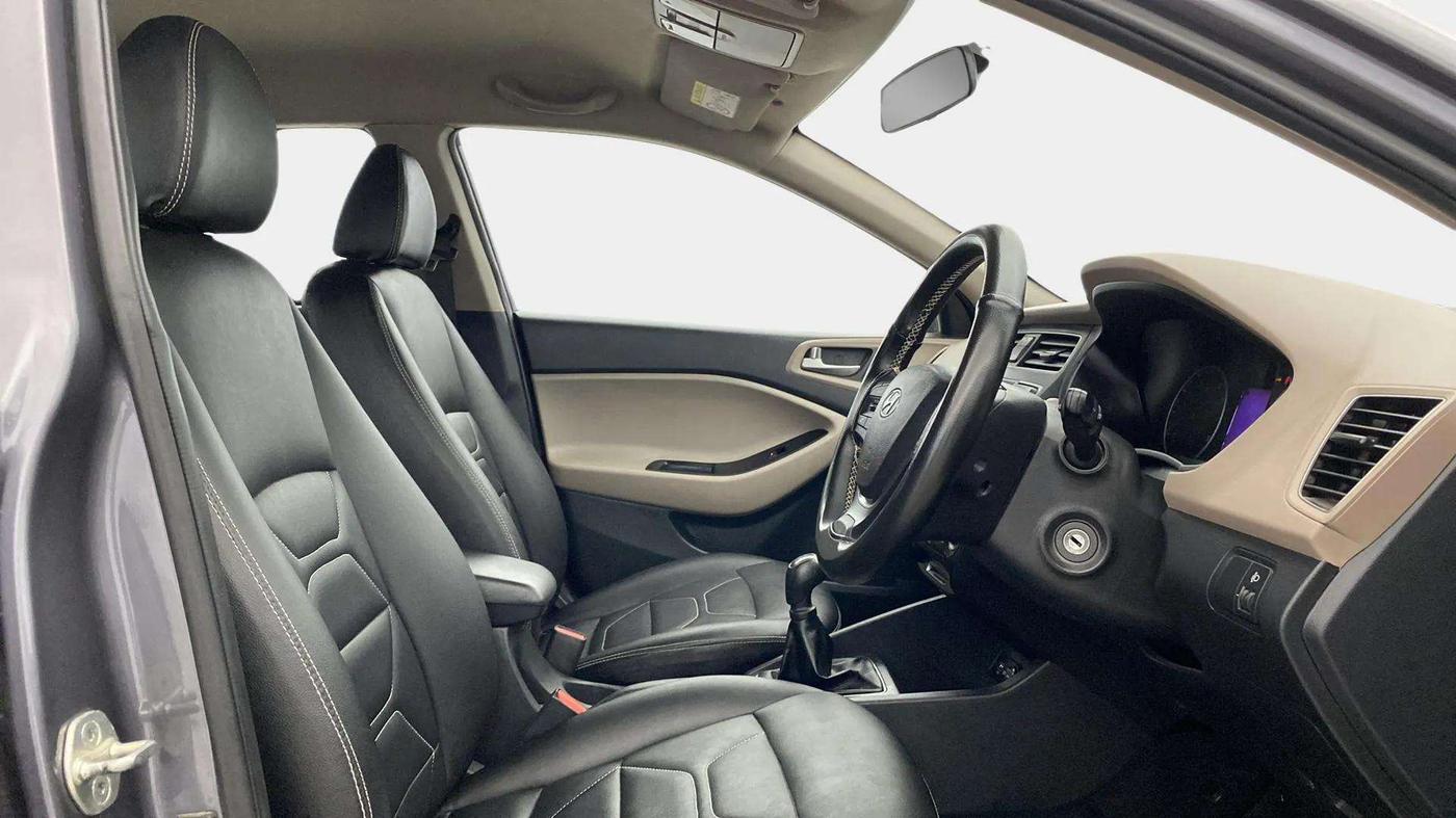 2019 Hyundai Elite i20 MAGNA PLUS 1.2, Petrol, Manual, 28,487 km, Right Side Front Door Cabin