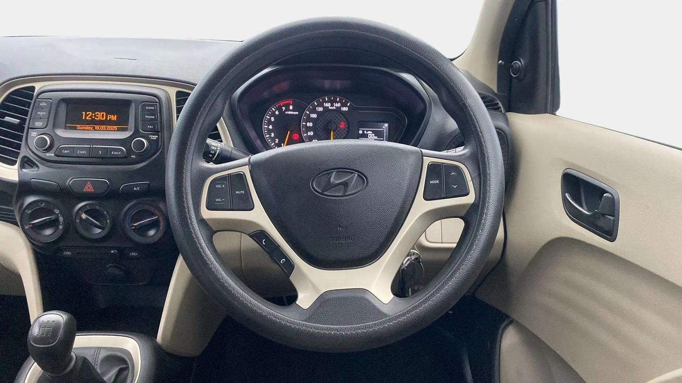 2020 Hyundai NEW SANTRO MAGNA, Petrol, Manual, 22,415 km, Steering Wheel Close Up