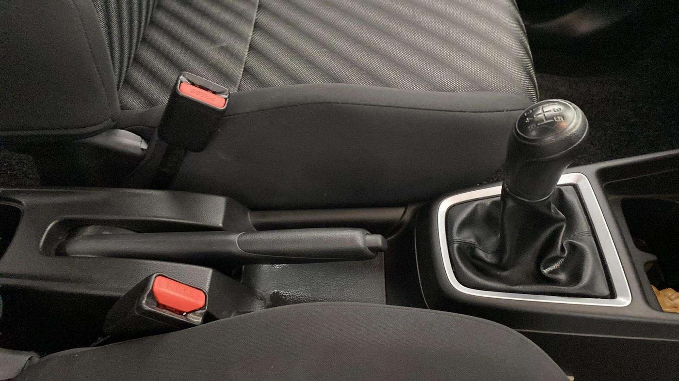 2019 Maruti Swift LXI, Petrol, Manual, 14,075 km, Gear Lever