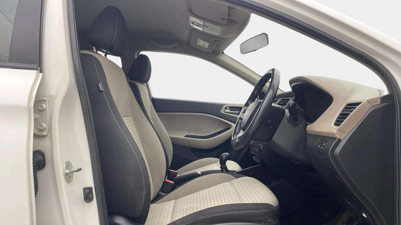 2018 Hyundai Elite i20 ASTA 1.2 (O), Petrol, Manual, 65,965 km, Right Side Front Door Cabin