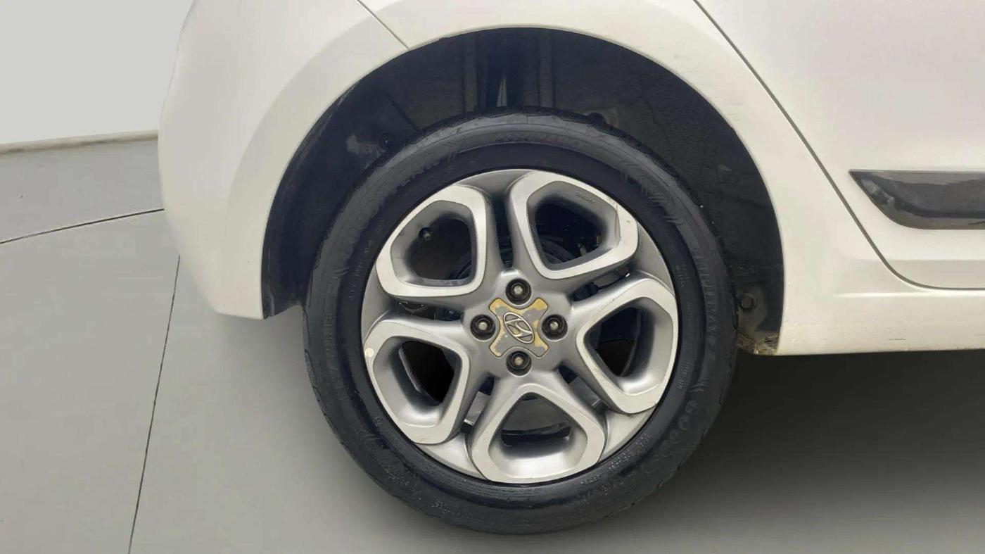 2018 Hyundai Elite i20 ASTA 1.2 (O), Petrol, Manual, 65,965 km, Right Rear Wheel