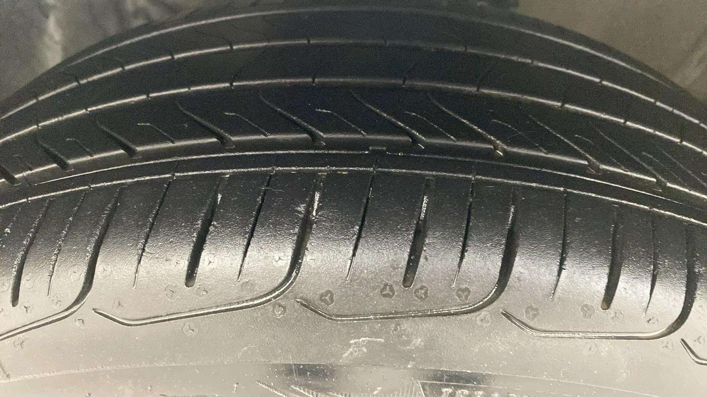 2018 Hyundai Elite i20 ASTA 1.2 (O), Petrol, Manual, 65,965 km, Left Front Tyre Tread