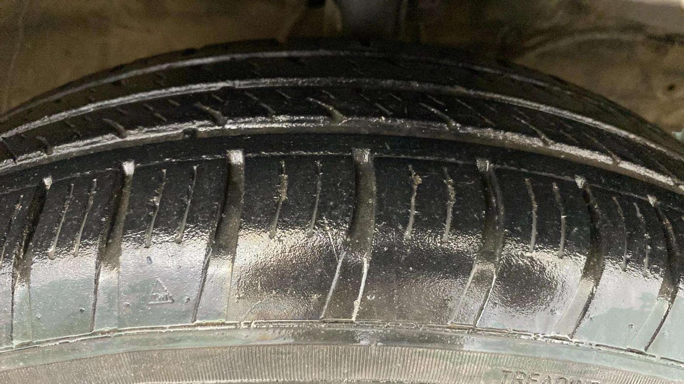 2021 Maruti Swift VXI, Petrol, Manual, 37,312 km, Right Front Tyre Tread