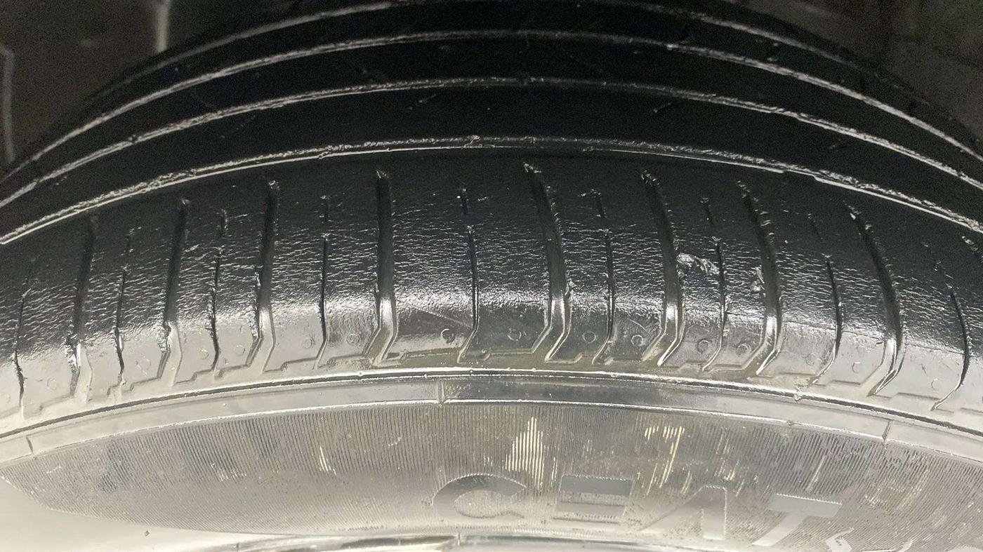2019 Hyundai VENUE SX 1.0 TURBO, Petrol, Manual, 25,779 km, Left Front Tyre Tread