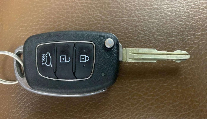 2019 Hyundai VENUE SX 1.0 TURBO, Petrol, Manual, 25,779 km, Key Close Up
