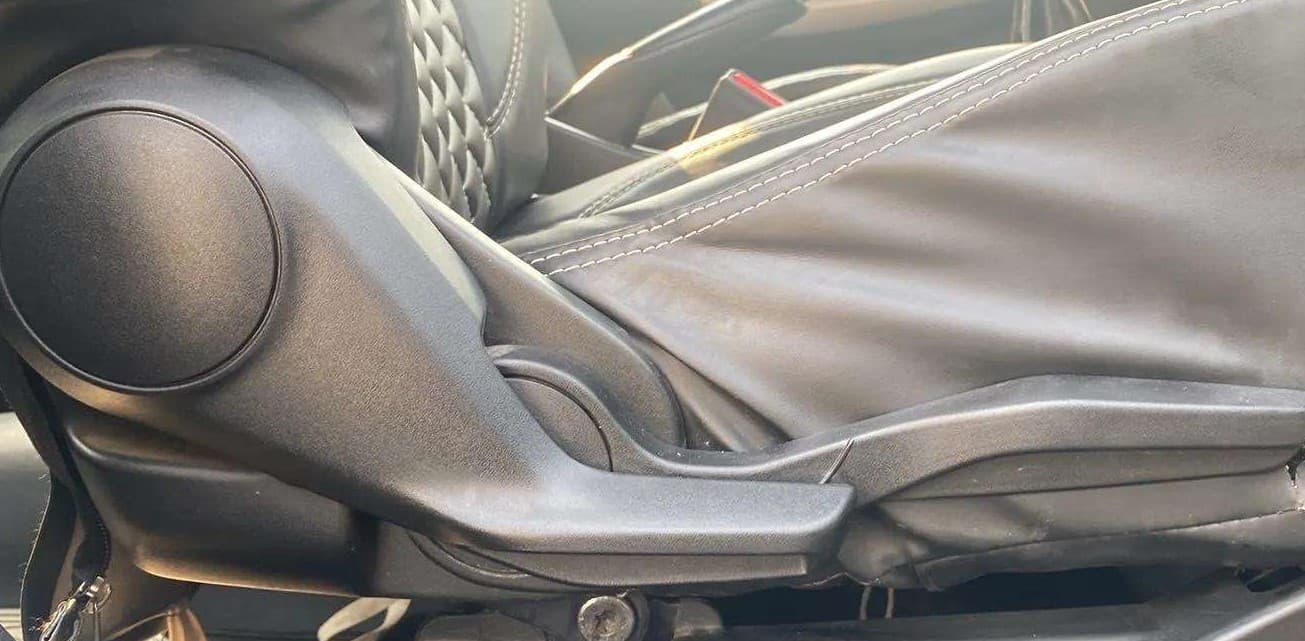 2020 Maruti Baleno ZETA PETROL 1.2, Petrol, Manual, 33,221 km, Driver Side Adjustment Panel