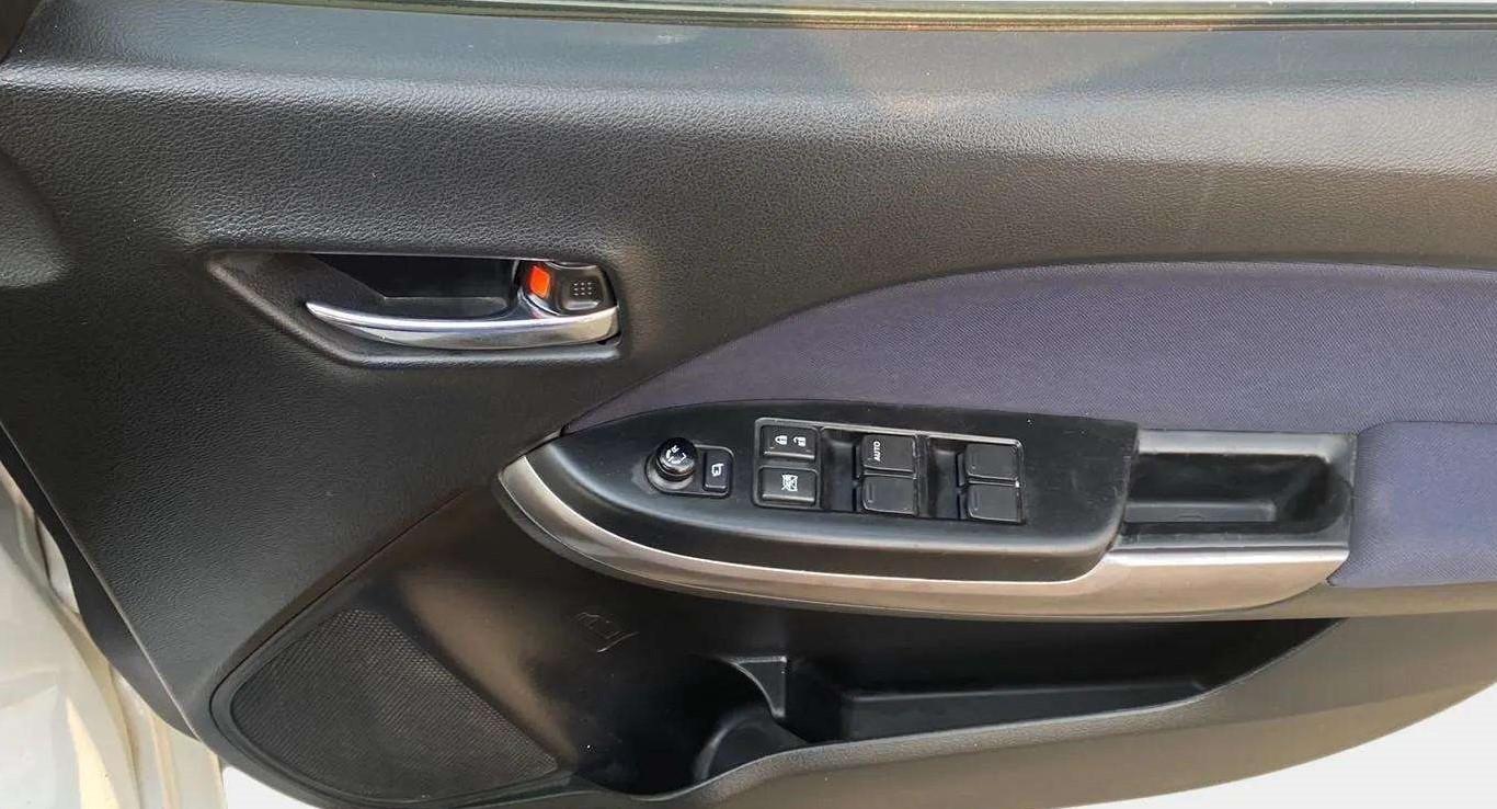 2020 Maruti Baleno ZETA PETROL 1.2, Petrol, Manual, 33,221 km, Driver Side Door Panels Control