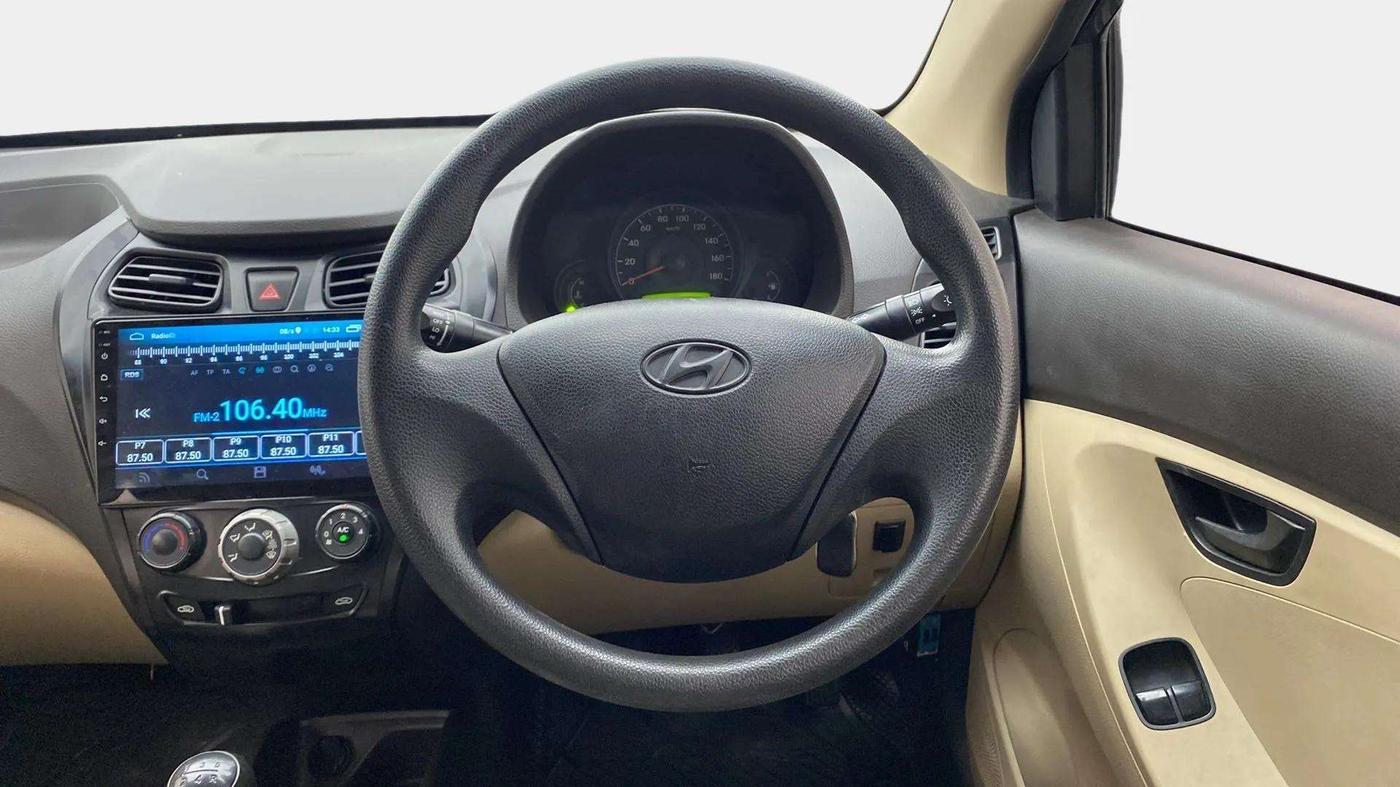 2017 Hyundai Eon ERA +, Petrol, Manual, 40,632 km, Steering Wheel Close Up