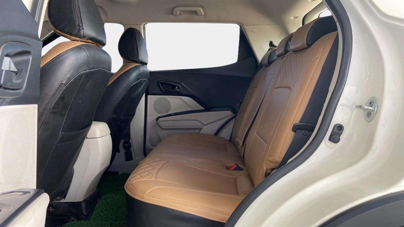 2021 Mahindra XUV300 W6 1.5 Diesel, Diesel, Manual, 69,877 km, Right Side Rear Door Cabin