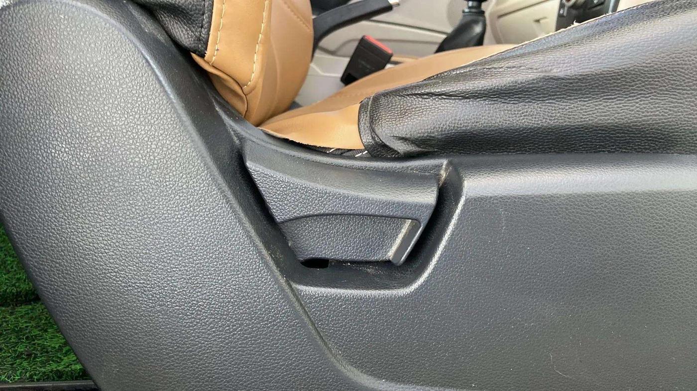 2021 Mahindra XUV300 W6 1.5 Diesel, Diesel, Manual, 69,877 km, Driver Side Adjustment Panel