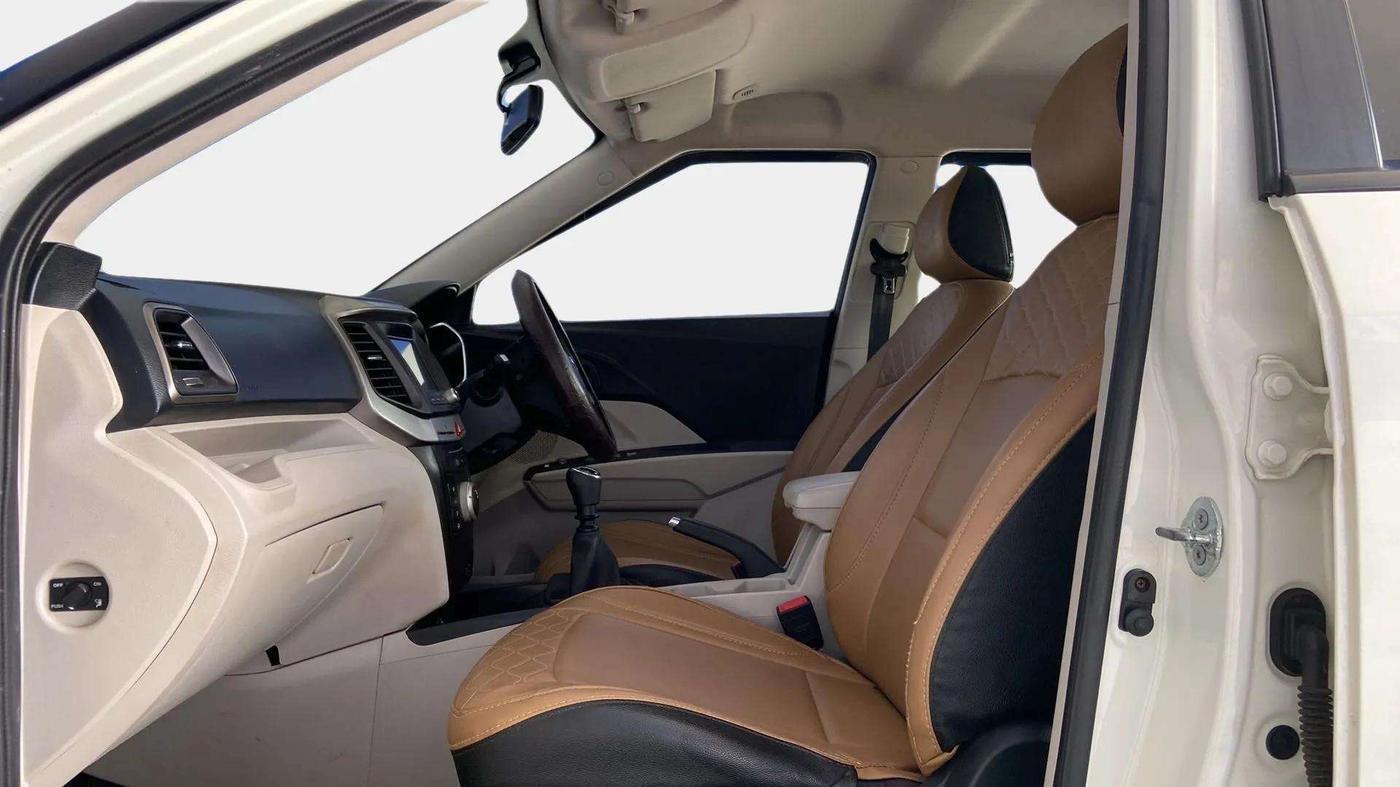 2021 Mahindra XUV300 W6 1.5 Diesel, Diesel, Manual, 69,877 km, Right Side Front Door Cabin